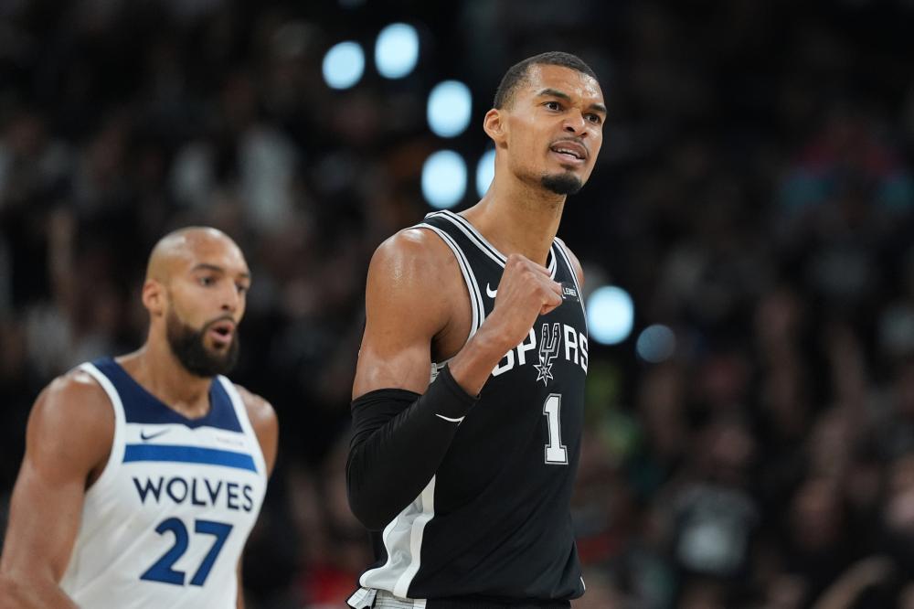 尼克斯对阵热火NBA常规赛激烈对决引爆球迷期待解析